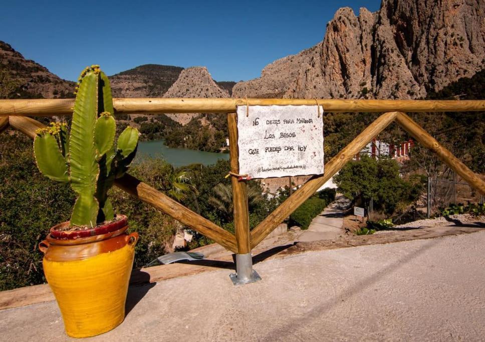 La Barberia De Miguel Villa El Chorro Exteriör bild